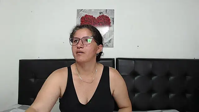 Snapshot of Angelinna_Milf chatting on October 15, 2025, 6:49 pm Angelinna Milf online show from October 15, 2025, 6:49 pm