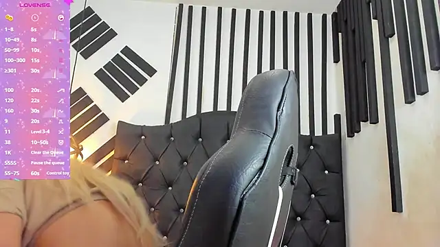 AllisonsweetZ online show from February 5, 2025, 10:44 pm