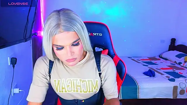 AllisonsweetZ online show from April 7, 2026, 4:20 pm