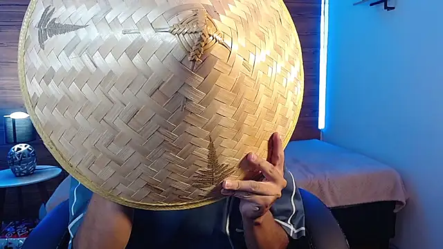 Snapshot of jhoellx chatting on October 31, 2025, 9:43 pm jhoellx online show from October 31, 2025, 9:43 pm