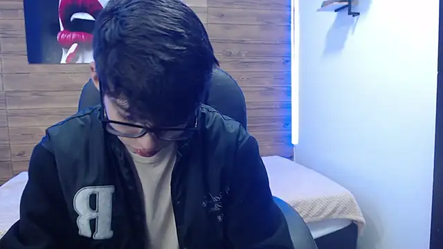 jhoellx online show from February 11, 2025, 12:47 pm