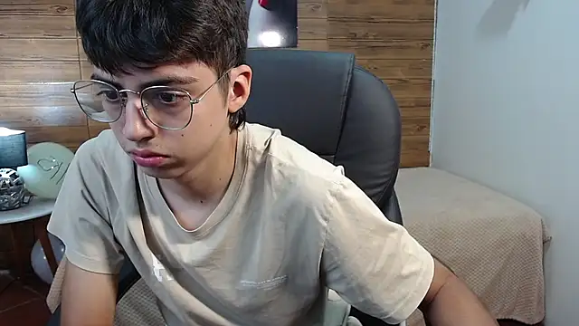 Snapshot of jhoellx chatting on October 9, 2025, 7:47 pm jhoellx online show from October 9, 2025, 7:47 pm