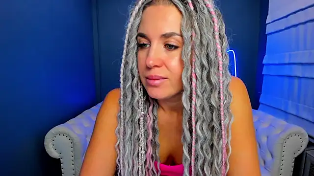 Snapshot of rock_n_roxy chatting on October 4, 2025, 1:18 am rock n roxy online show from October 4, 2025, 1:18 am