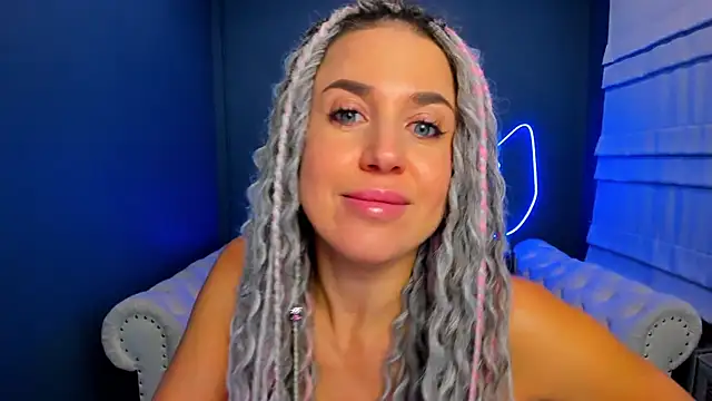 Snapshot of rock_n_roxy chatting on October 16, 2025, 1:25 am rock n roxy online show from October 16, 2025, 1:25 am