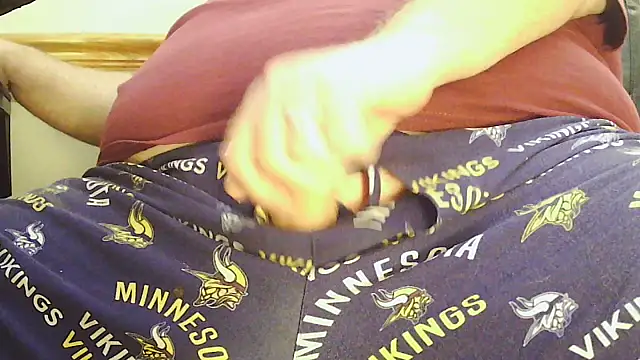 mnguy1972 online show from April 15, 2026, 4:11 pm