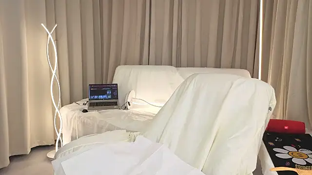 2hyun online show from December 1, 2025, 1:34 pm