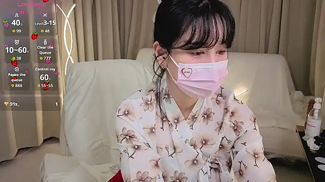 2hyun online show from October 6, 2025, 2:07 pm