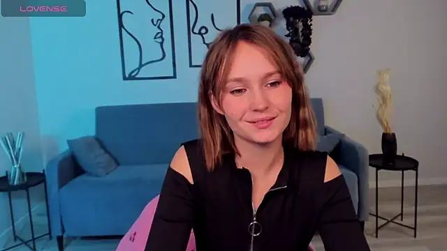 BritnieCute online show from November 14, 2025, 5:11 am