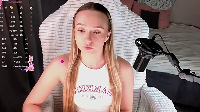 HollisBeckett online show from February 27, 2026, 3:18 am