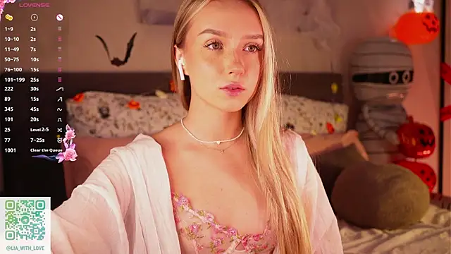 Snapshot of HollisBeckett chatting on October 21, 2025, 1:16 am HollisBeckett online show from October 21, 2025, 1:16 am