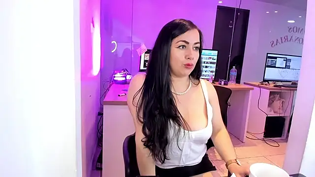 Kimkalifa  online show from September 24, 2025, 1:06 pm