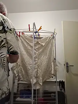 Snapshot of Bretoncool chatting on October 5, 2025, 12:29 pm Bretoncool online show from October 5, 2025, 12:29 pm