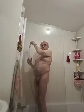 Snapshot of Bretoncool chatting on February 18, 2026, 4:14 pm Bretoncool online show from February 18, 2026, 4:14 pm