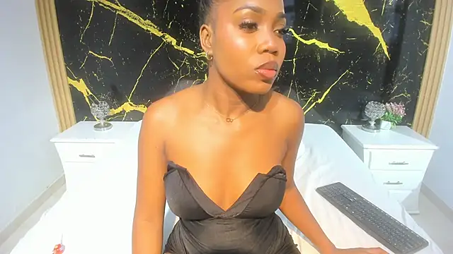 Snapshot of CarlieLyn chatting on February 12, 2026, 7:13 pm CarlieLyn online show from February 12, 2026, 7:13 pm