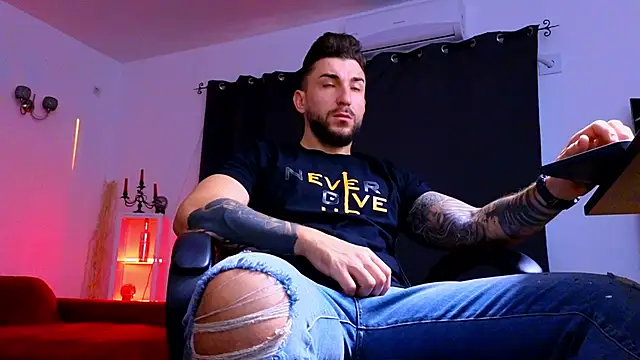 Snapshot of MightyAaron66 chatting on October 5, 2025, 4:25 am MightyAaron66 online show from October 5, 2025, 4:25 am