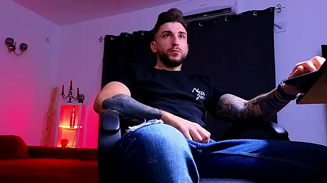 Snapshot of MightyAaron66 chatting on September 29, 2025, 2:40 am MightyAaron66 online show from September 29, 2025, 2:40 am