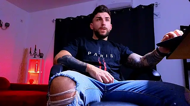 Snapshot of MightyAaron66 chatting on October 14, 2025, 3:40 am MightyAaron66 online show from October 14, 2025, 3:40 am