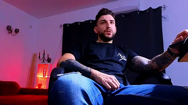 Snapshot of MightyAaron66 chatting on October 30, 2025, 2:54 am MightyAaron66 online show from October 30, 2025, 2:54 am