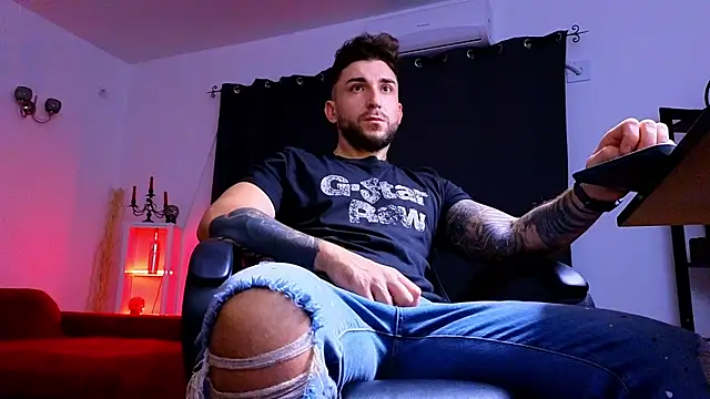 Snapshot of MightyAaron66 chatting on October 11, 2025, 3:29 am MightyAaron66 online show from October 11, 2025, 3:29 am