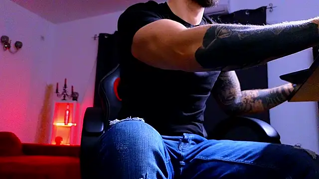 Snapshot of MightyAaron66 chatting on October 3, 2025, 2:48 am MightyAaron66 online show from October 3, 2025, 2:48 am