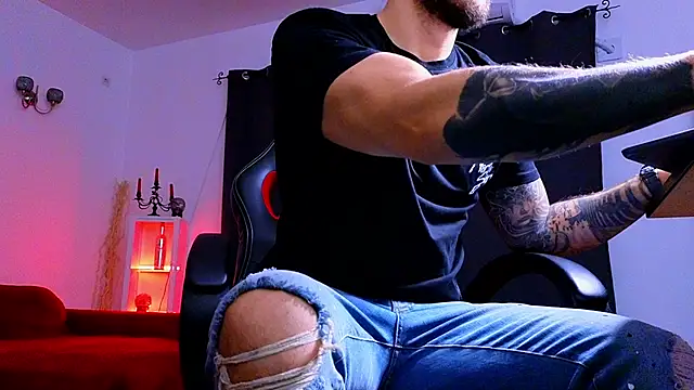 Snapshot of MightyAaron66 chatting on October 15, 2025, 1:37 am MightyAaron66 online show from October 15, 2025, 1:37 am