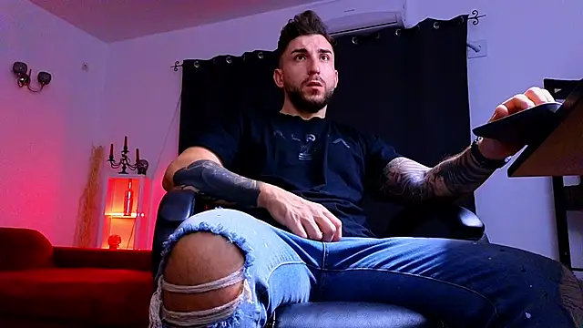 Snapshot of MightyAaron66 chatting on October 12, 2025, 1:51 am MightyAaron66 online show from October 12, 2025, 1:51 am