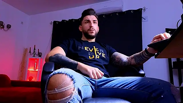 Snapshot of MightyAaron66 chatting on October 6, 2025, 2:35 am MightyAaron66 online show from October 6, 2025, 2:35 am