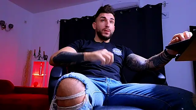 Snapshot of MightyAaron66 chatting on October 13, 2025, 2:46 am MightyAaron66 online show from October 13, 2025, 2:46 am