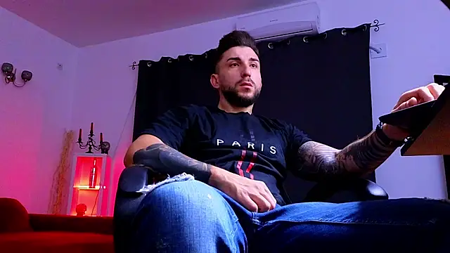 Snapshot of MightyAaron66 chatting on October 2, 2025, 2:37 am MightyAaron66 online show from October 2, 2025, 2:37 am