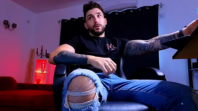 Snapshot of MightyAaron66 chatting on October 9, 2025, 5:19 am MightyAaron66 online show from October 9, 2025, 5:19 am