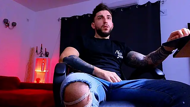 MightyAaron66 online show from November 28, 2025, 3:50 am