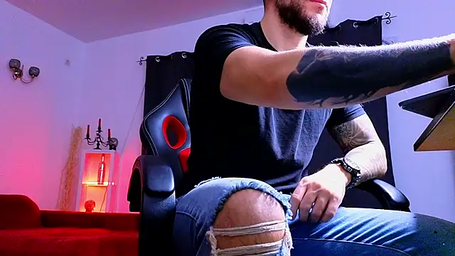 Snapshot of MightyAaron66 chatting on October 22, 2025, 4:12 am MightyAaron66 online show from October 22, 2025, 4:12 am