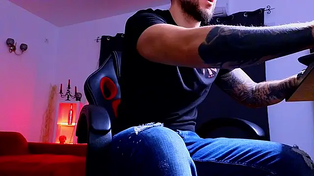 Snapshot of MightyAaron66 chatting on October 4, 2025, 3:41 am MightyAaron66 online show from October 4, 2025, 3:41 am