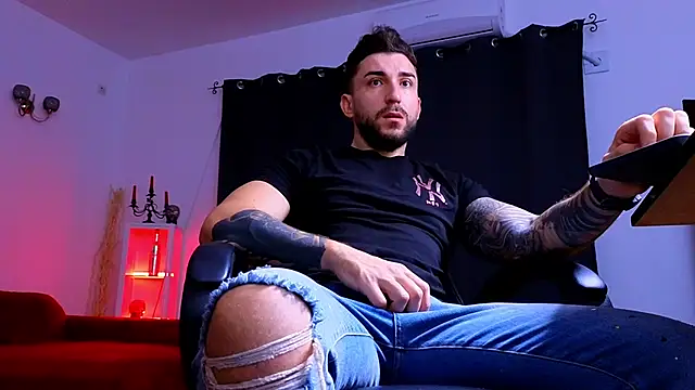 Snapshot of MightyAaron66 chatting on October 19, 2025, 4:26 am MightyAaron66 online show from October 19, 2025, 4:26 am