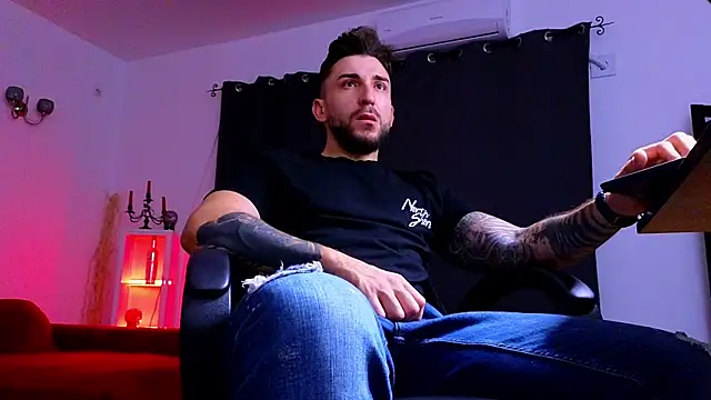 Snapshot of MightyAaron66 chatting on October 1, 2025, 1:33 am MightyAaron66 online show from October 1, 2025, 1:33 am