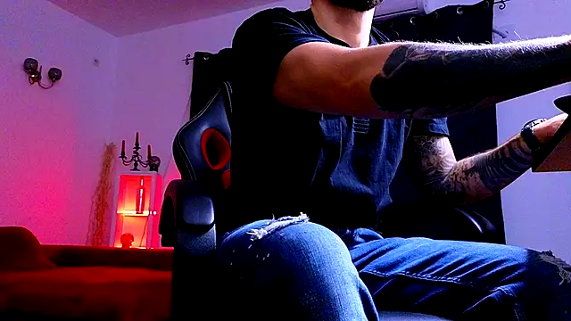 Snapshot of MightyAaron66 chatting on September 27, 2025, 1:34 am MightyAaron66 online show from September 27, 2025, 1:34 am