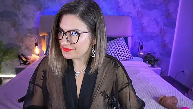 Snapshot of KiraRoxx chatting on January 18, 2026, 10:24 pm KiraRoxx online show from January 18, 2026, 10:24 pm