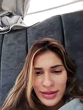 cuteluci  online show from February 19, 2025, 3:27 pm