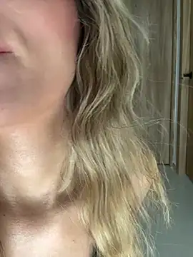 cuteluci  online show from April 1, 2026, 11:22 am