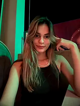 Snapshot of cuteluci_ chatting on September 29, 2025, 12:06 am cuteluci  online show from September 29, 2025, 12:06 am