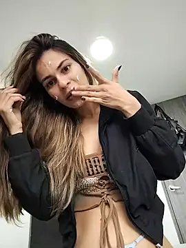 cuteluci  online show from February 17, 2025, 11:34 am