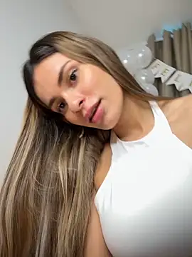 Snapshot of cuteluci_ chatting on October 19, 2025, 1:36 pm cuteluci  online show from October 19, 2025, 1:36 pm