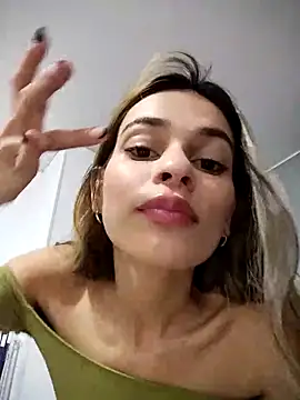 cuteluci  online show from March 7, 2025, 10:46 am