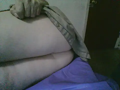 Snapshot of Emilylyn2501 chatting on November 8, 2025, 2:26 am Emilylyn2501 online show from November 8, 2025, 2:26 am