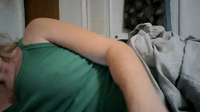 Snapshot of Emilylyn2501 chatting on December 21, 2024, 8:43 pm Emilylyn2501 online show from December 21, 2024, 8:43 pm