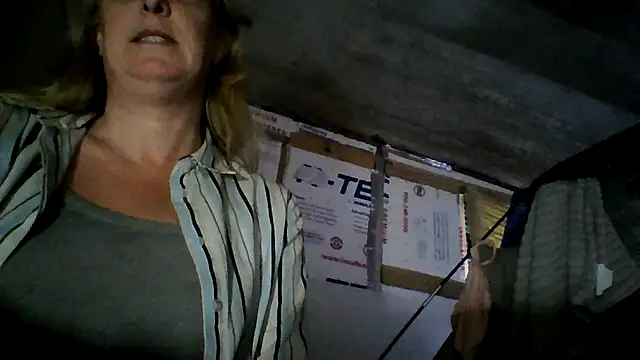 Snapshot of Emilylyn2501 chatting on December 22, 2024, 8:36 pm Emilylyn2501 online show from December 22, 2024, 8:36 pm