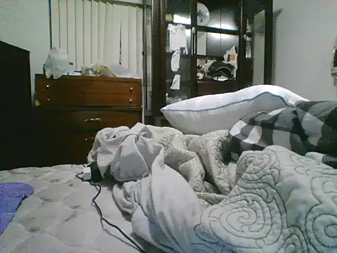 Snapshot of Emilylyn2501 chatting on November 23, 2025, 3:38 am Emilylyn2501 online show from November 23, 2025, 3:38 am