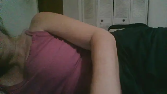 Snapshot of Emilylyn2501 chatting on April 15, 2026, 3:23 am Emilylyn2501 online show from April 15, 2026, 3:23 am