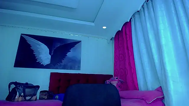 Snapshot of NahomiCamper chatting on October 15, 2025, 11:24 pm NahomiCamper online show from October 15, 2025, 11:24 pm