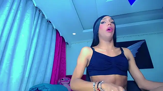 Snapshot of NahomiCamper chatting on October 23, 2025, 10:19 pm NahomiCamper online show from October 23, 2025, 10:19 pm